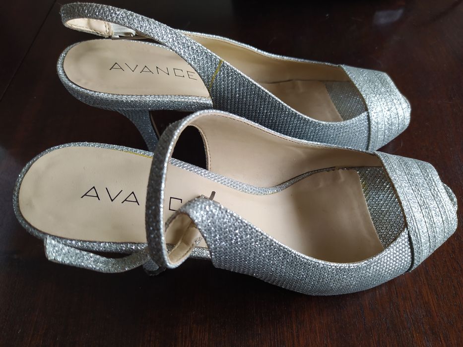 Sapatos de cerimónia prateados