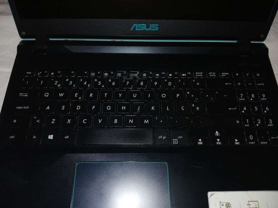 Portátil marca Asus 15