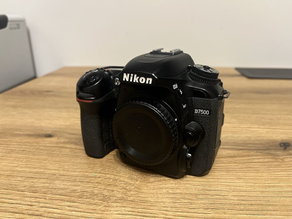 Nikon d7500 + AF-S Nikkor 18-140 mm 3,5-5,6