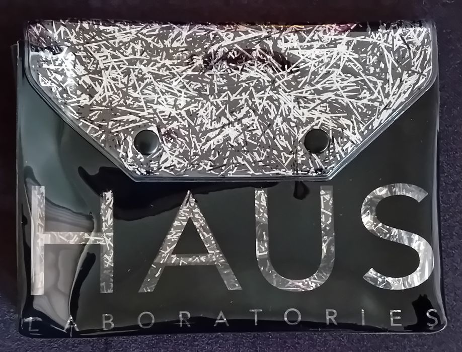 Kosmetyczka marki Haus Laboratories