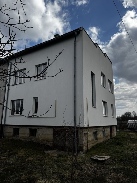 Продається цегляний спарений будинок в м. Самбір