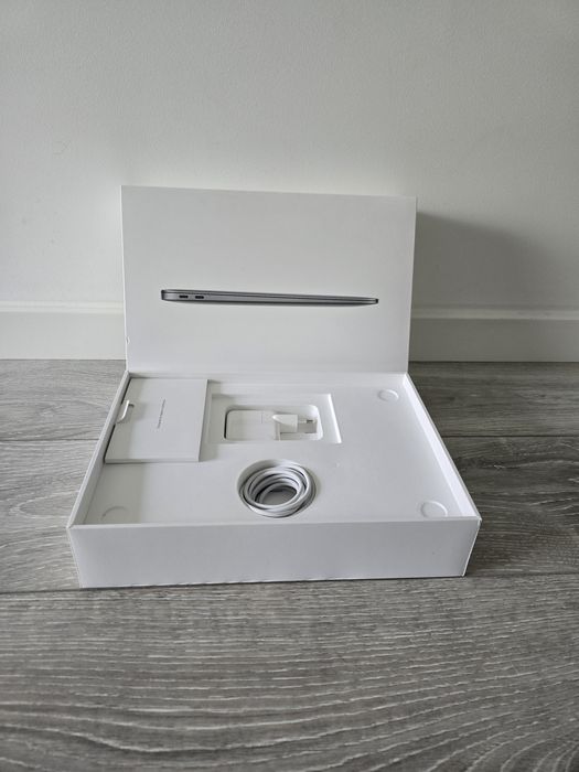 Macbook air 13" modelo A2337