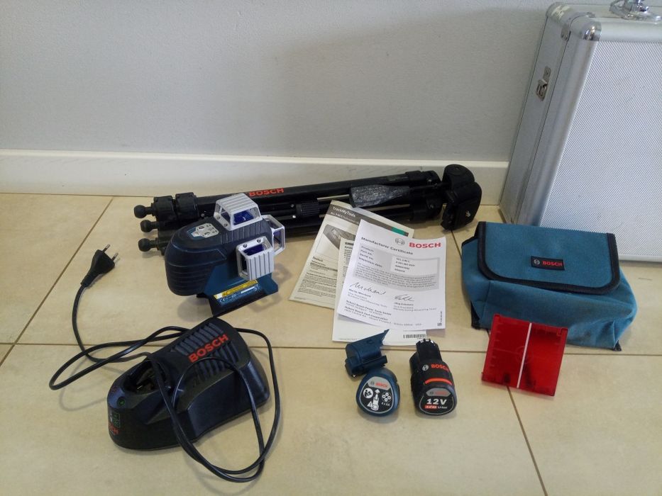 Laser Bosch GLL 3-80 C , krzyżowy ,  3x360 st. Statyw