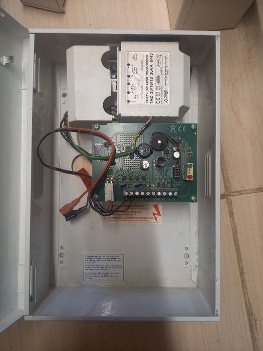 Імпульсний блок безперервного живлення 12 В