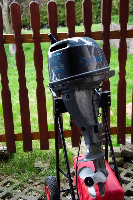 Ponton Maweric  silnikiem i przyczepą