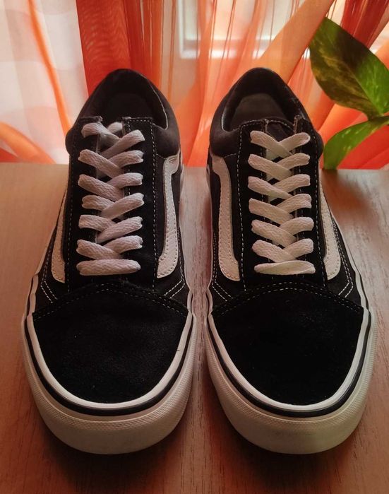 Продам кеди жіночі