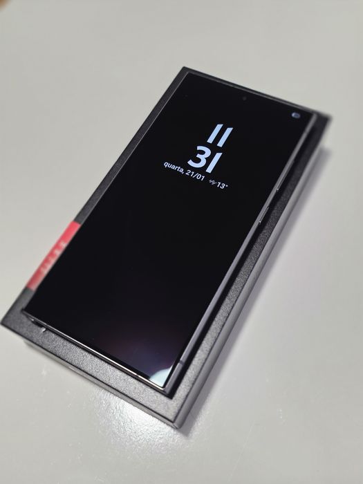 S24 Ultra (+14 capas e películas)