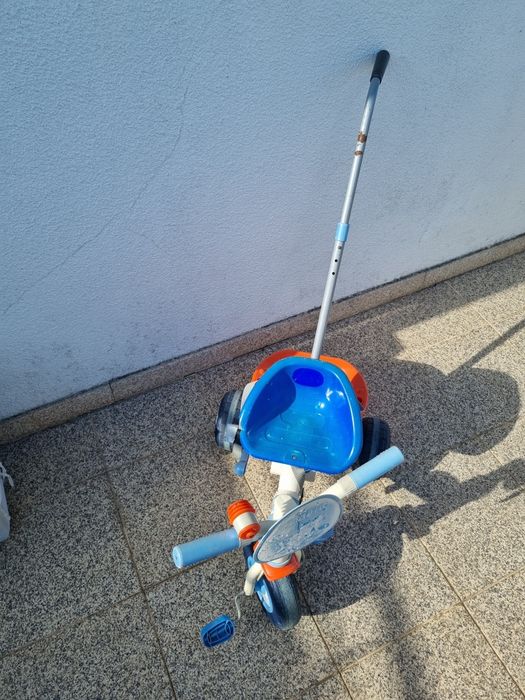 Triciclo com guiador