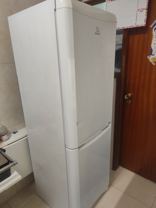 Frigorífico combinado Indesit