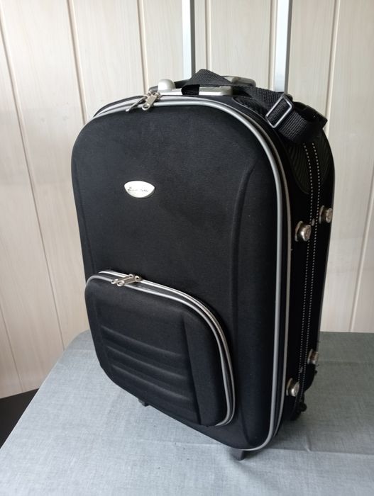 Markowa Walizka podróżna na kółkach Runt Hatti