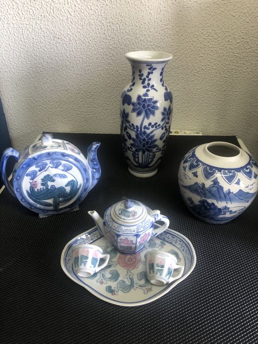 Conjunto de peças em louça