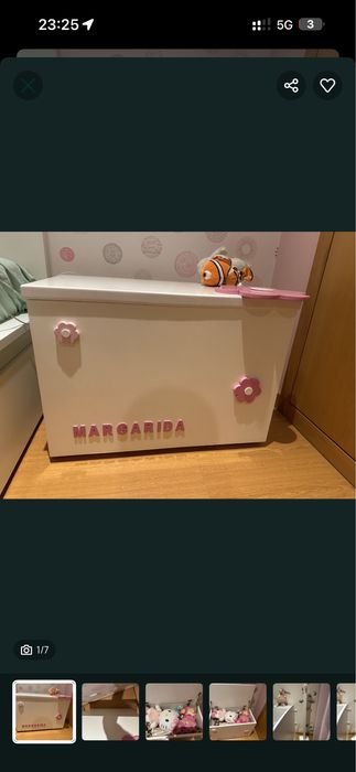 Baú branco com flores com nome Margarida