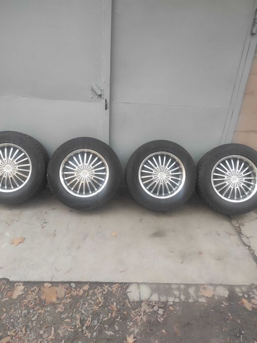 Продам диски 5/114.3/17 с зимней резиной 235/65/17