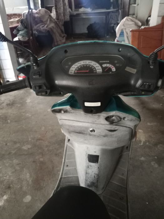 Vendo Honda , para peças sem documento, urgente para desocupar