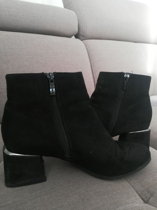 Botki czarne zamszowe r. 39