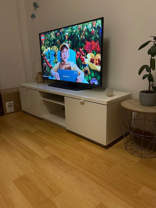 Móvel de TV branco