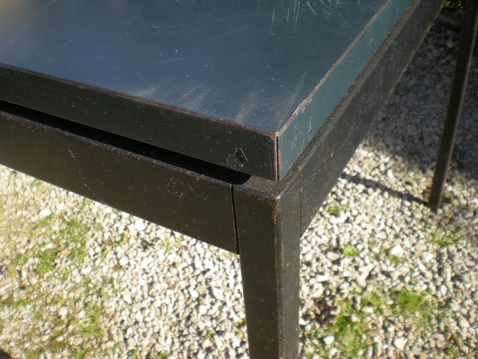 Mesa vintage metal e madeira revestida escritório Foco