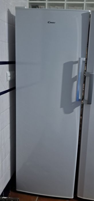 Arca congeladora vertical Candy 7 gavetões