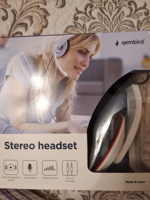 Навушники нові  регулюються.