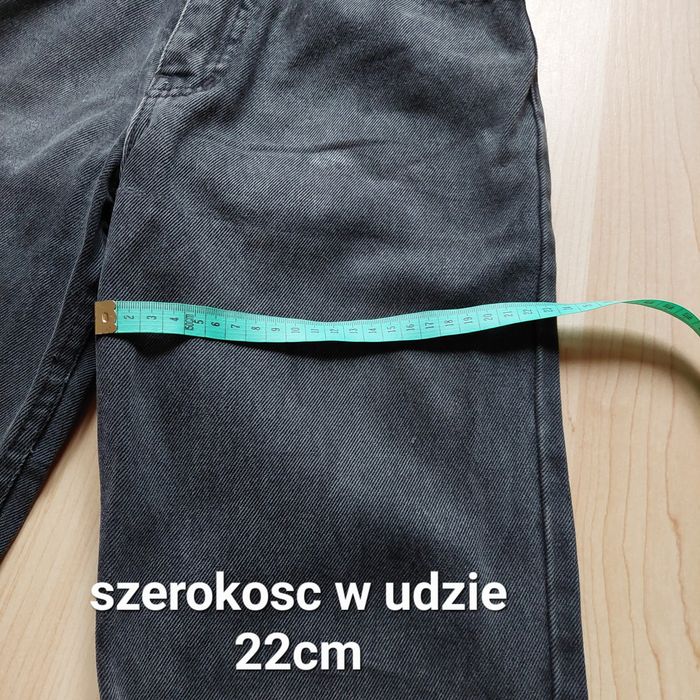 Szare spodnie mom jeans