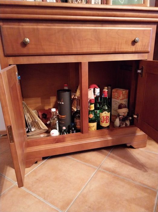 Móvel em madeira de cerejeira