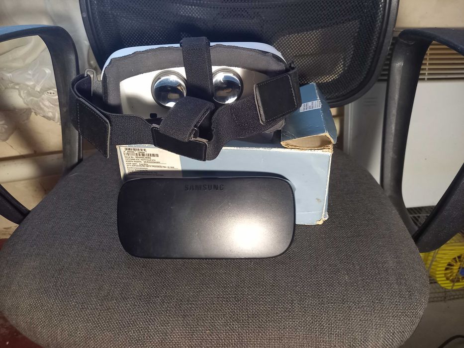 Очки виртуальной реальности Samsung Gear VR (SM-R322NZWASEK)