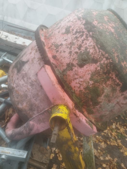 Бетономешалка, бетонозмішувач, корпус на фото