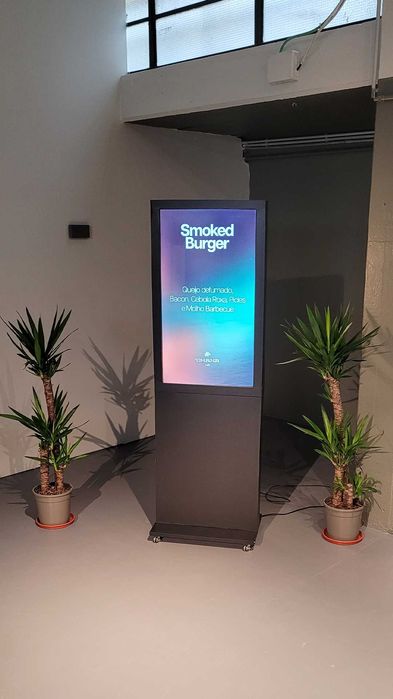 Aluguer Mupi Digital | Totem Digital | Painel Led para eventos