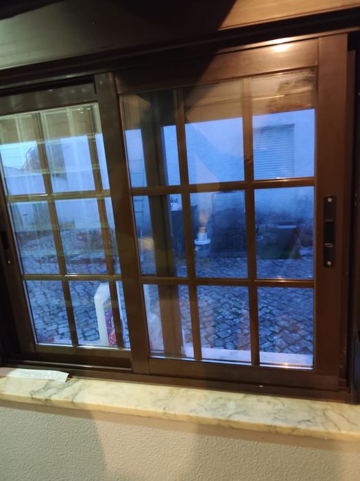 Aluga-se Anexo com WC