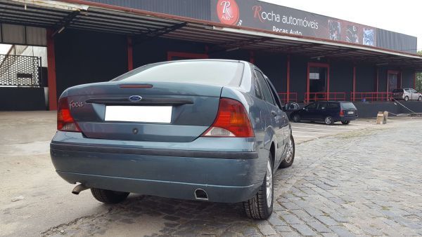 Para Peças Ford Focus Três Volumes (Dfw)
