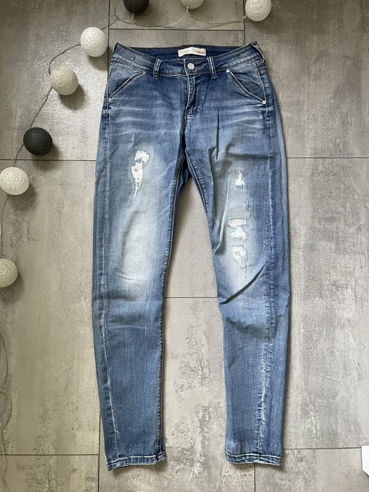 Jeansy slim fit z przetarciami Diverse XS bawełna basic