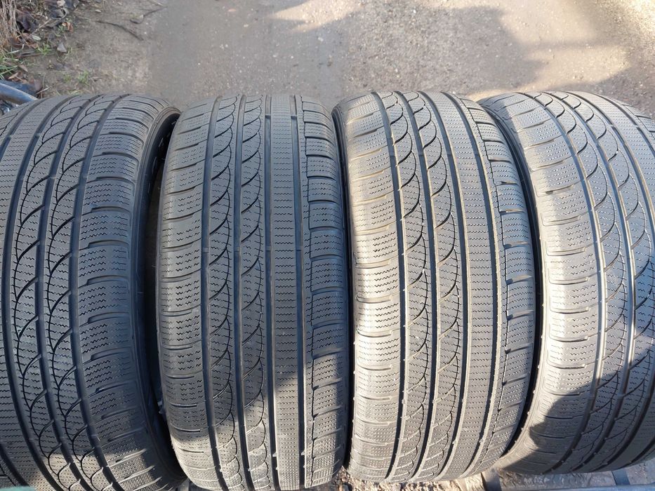 Opony zimowe 235.50.18