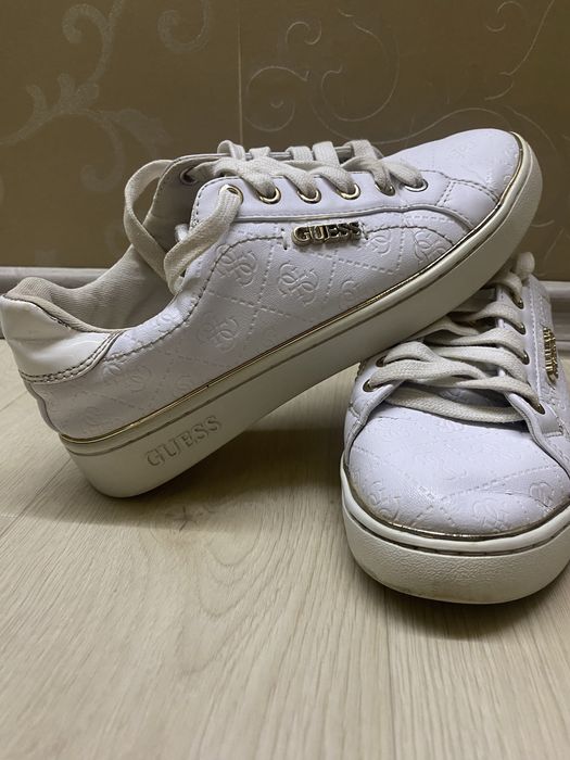 Продам кеди guess