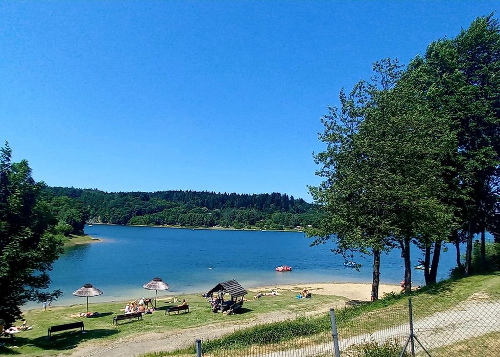 Domek blisko jeziora  Bieszczady Solina  Zawóz