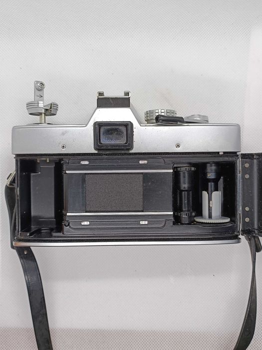 Minolta SRT 101 + Minolta MD Rokkor 50mm f/1.7 + Unitor 35-70mm