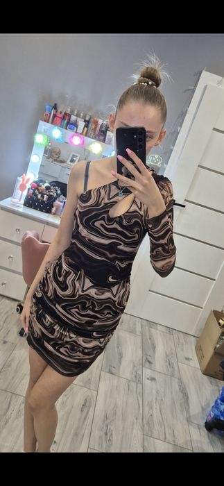 Sukienka na jedno ramię