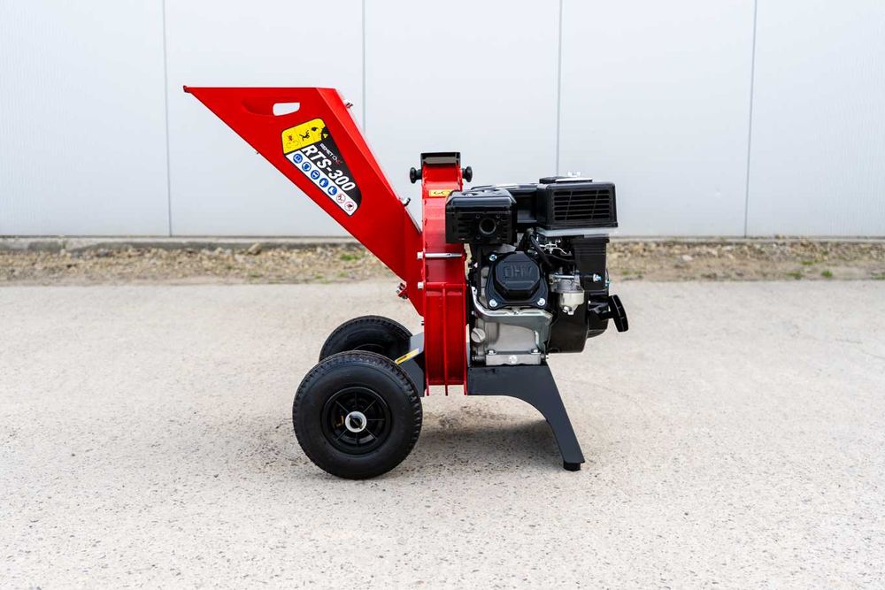 Rębak spalinowy REMET RTS-300 == rozdrabniacz od gałezi