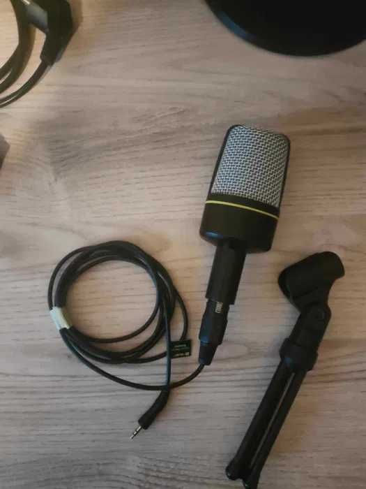 Tanio sprzedam  Komputer stacjonarny + monitor + klawiatura + mikrofon