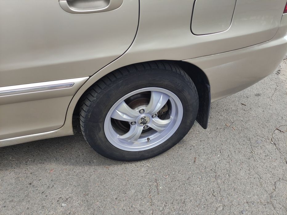 Продам автомобіль KIA CARENS 2006