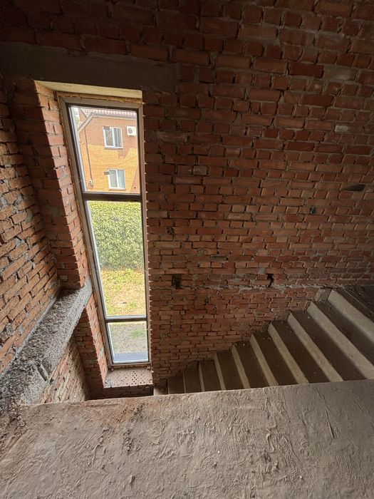 Продаж танхауса з великою ділянкою