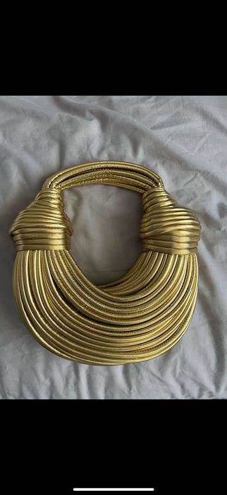 Стильна сумка для яскравих жінок