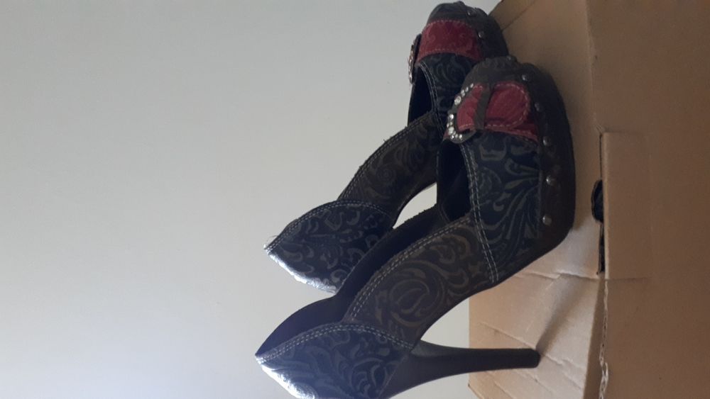 Sapatos senhora 36