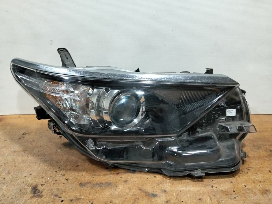 Farol Toyota Auris ótica original 2015