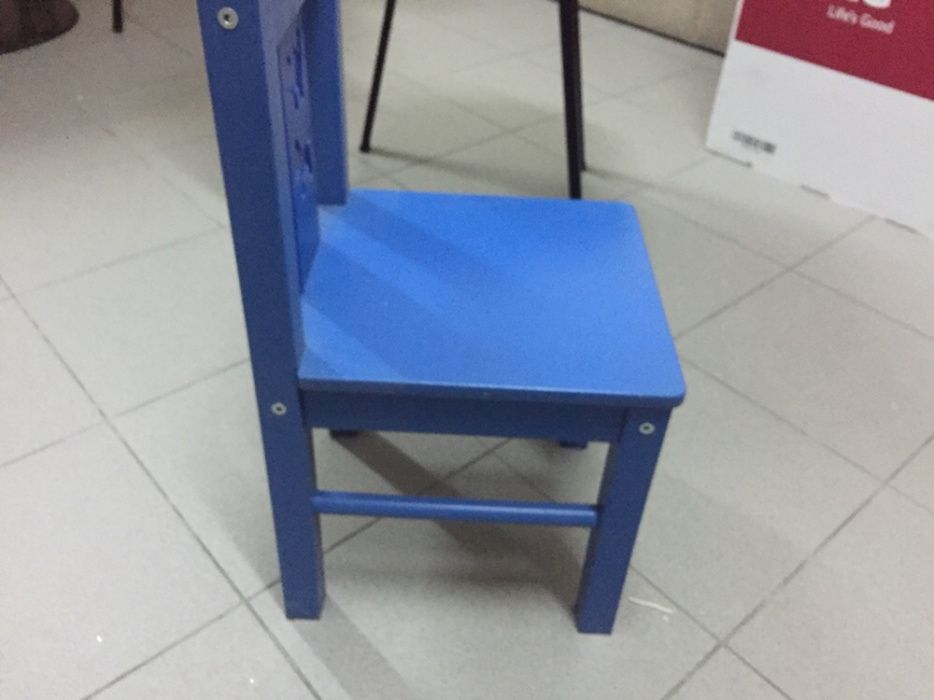 Cadeira de madeira para crianças