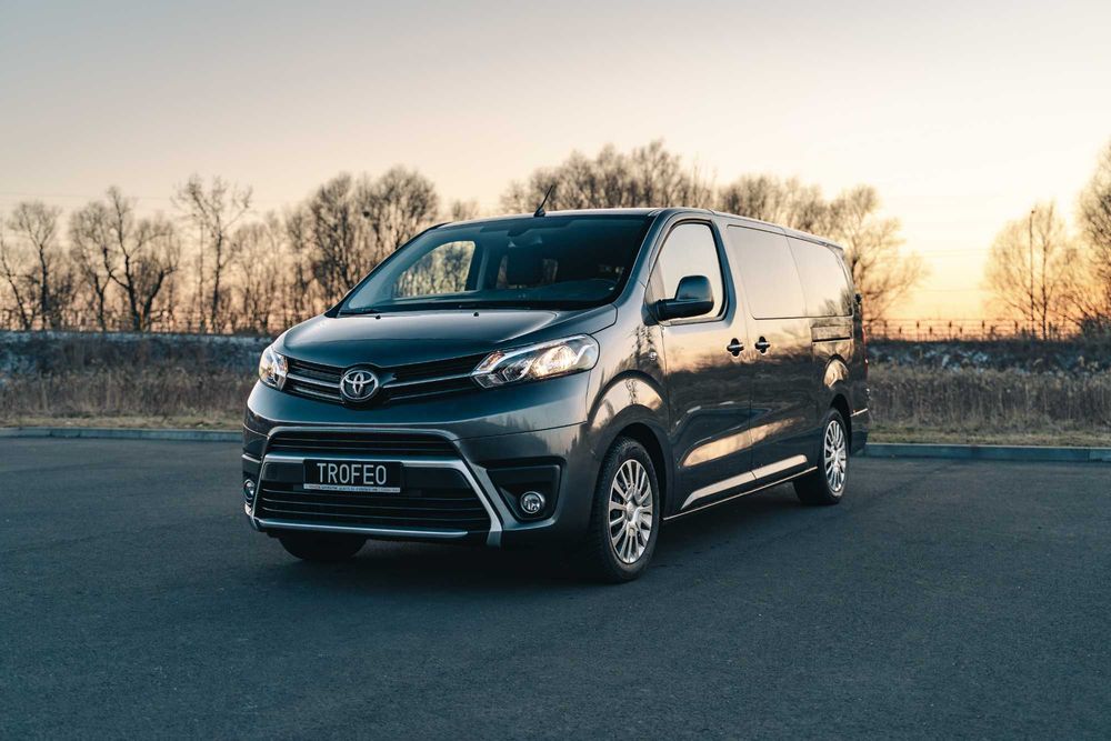 Wynajem busa Toyota PROACE Verso Long wypożyczalnia samochodów