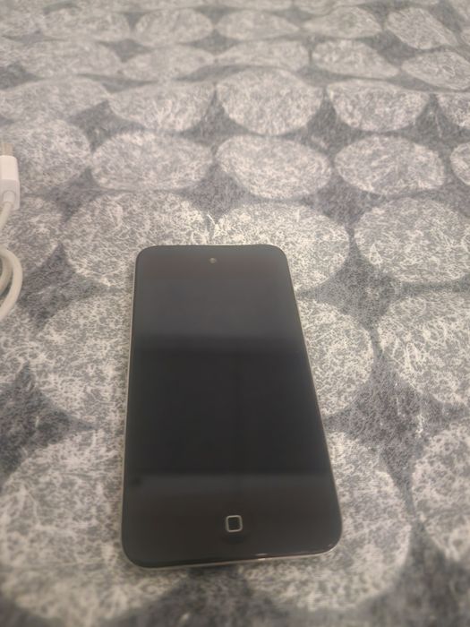 iPod Touch 4 pojemność 8GB w stanie bardzo dobrym