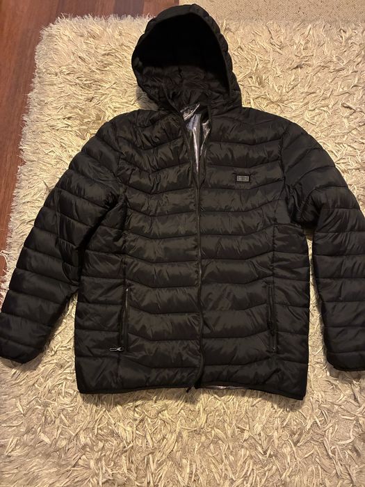 Kurtka podgrzewana przez power bank