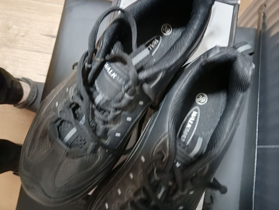 Buty sportowe damskie