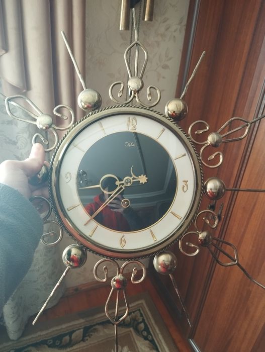Антикварний настінний годинник