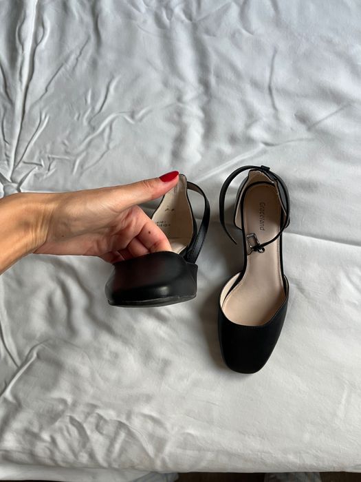 Sandálias Pretas Graceland com Salto Médio